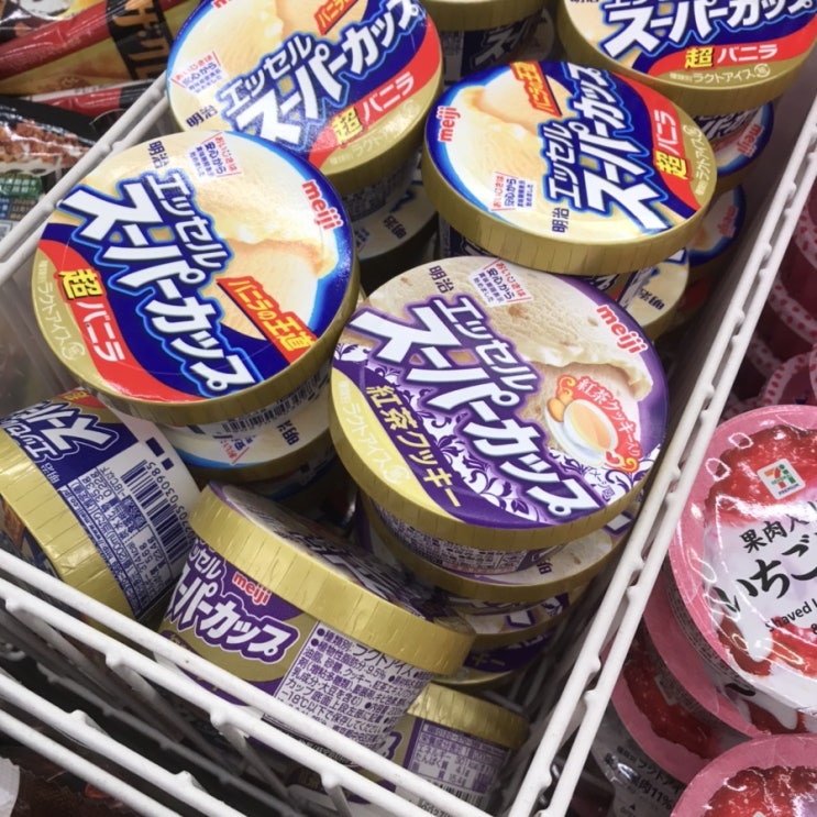  일본 아이스크림 추천 “홍차&쿠키맛 슈퍼컵” (紅茶クッキースーパーカップ)