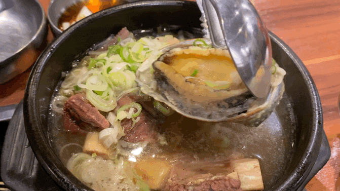  나주소나주곰탕 ; 뜨끈한 전복 낙지 갈비탕을 맛볼 수 있는 광화문 갈비탕
