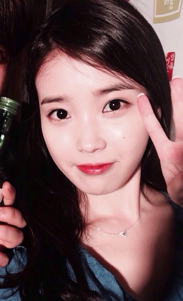 <b>아이유</b> 셀카 사진 & 이슬톡톡 화보