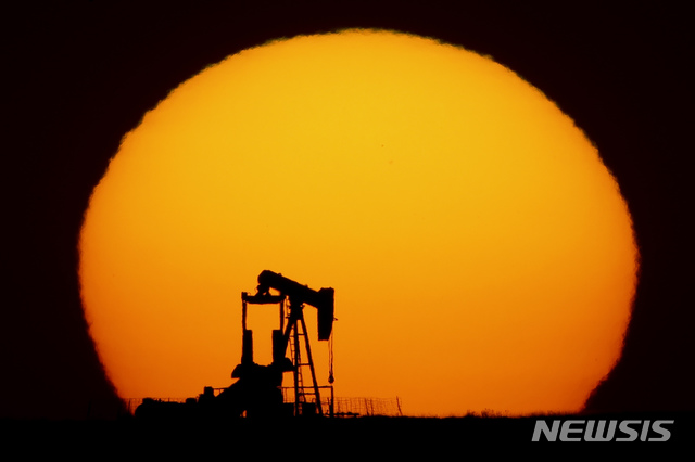 국제유가, 코로나19 감염 확산 우려에 하락…WTI 4.4%↓ 국제유가, 코로나19 감염 확산 우려에 하락…WTI 4.4%↓
