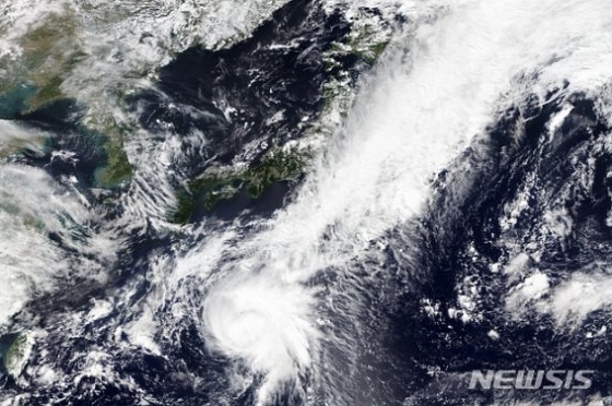 12호 태풍 '돌핀' 한반도 영향 없이 일본 열도 북상