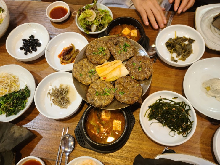 [내 멋대로 맛집] 철마연밥_ 연잎으로 만든 밥?! 한우 떡갈비가 저렴한 맛집