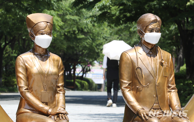 코로나19 감염 산재보험 신청 94건…절반 이상이 의료진 코로나19 감염 산재보험 신청 94건…절반 이상이 의료진