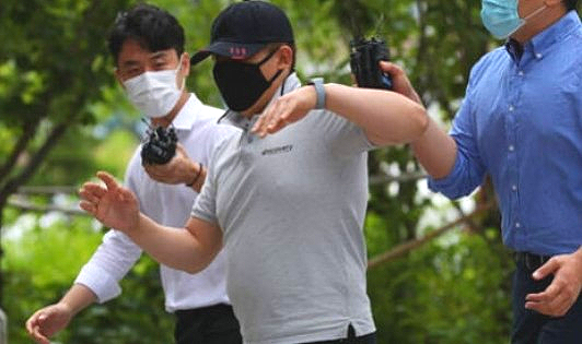 검찰, 구급차 막아선 택시기사에 징역7년 구형, 최후진술에서 울먹이며 "반성하고 살겠다" 검찰, 구급차 막아선 택시기사에 징역7년 구형, 최후진술에서 울먹이며 "반성하고 살겠다"