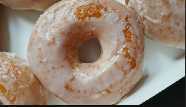 커피와 찰떡 궁합인 부드럽고 달콤한  크리스피크림도넛!!