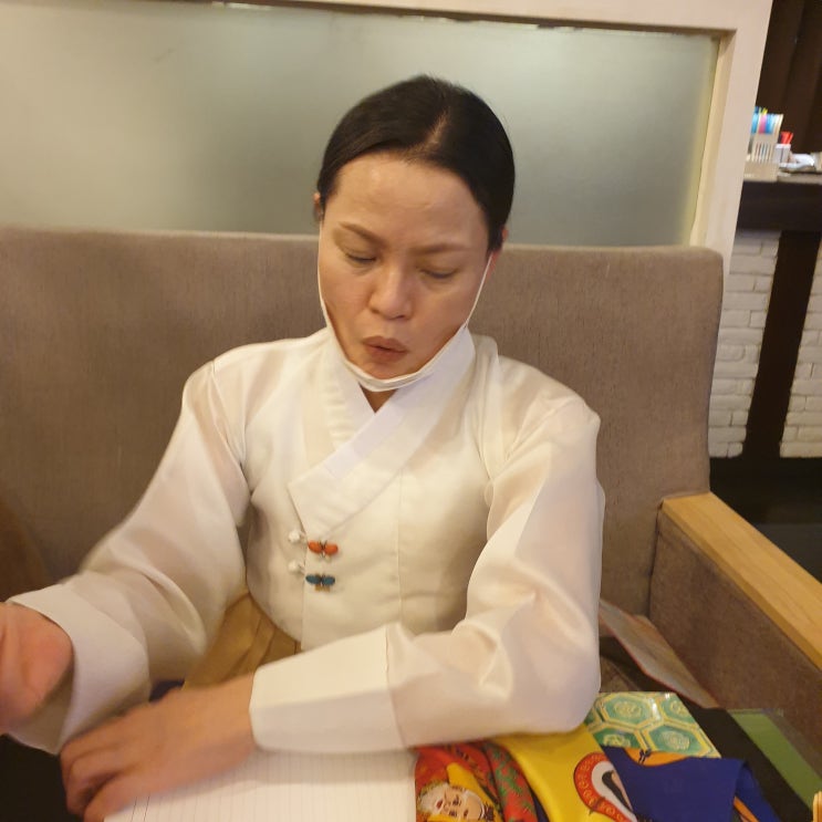  홍대사주카페 재미난 조각가