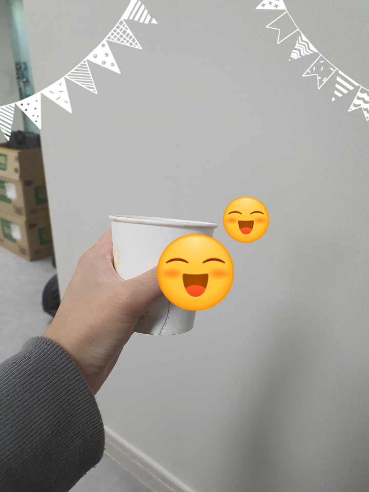  추운 오늘은 커피 한잔으로...