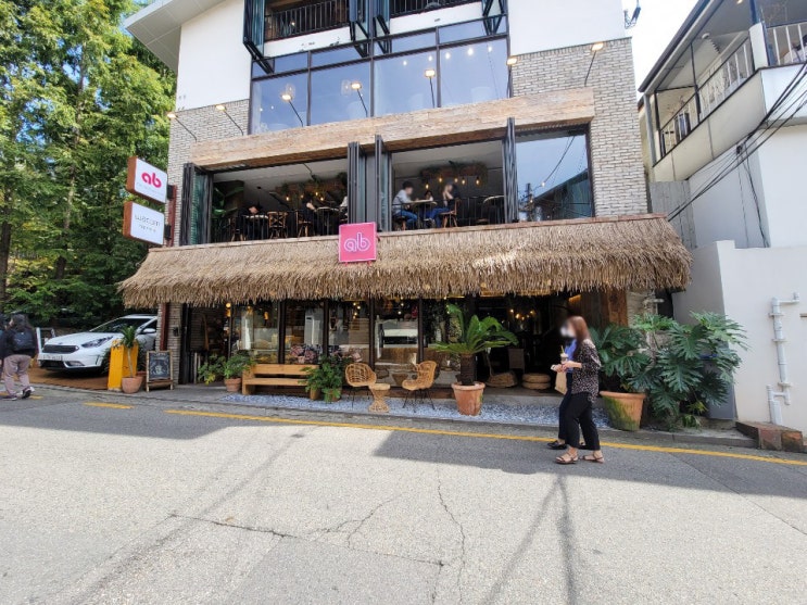  코아하우징 인조 볏짚 이엉 지붕 시공 업체 자바 자재 시공사례 - 강남 디자인 카페