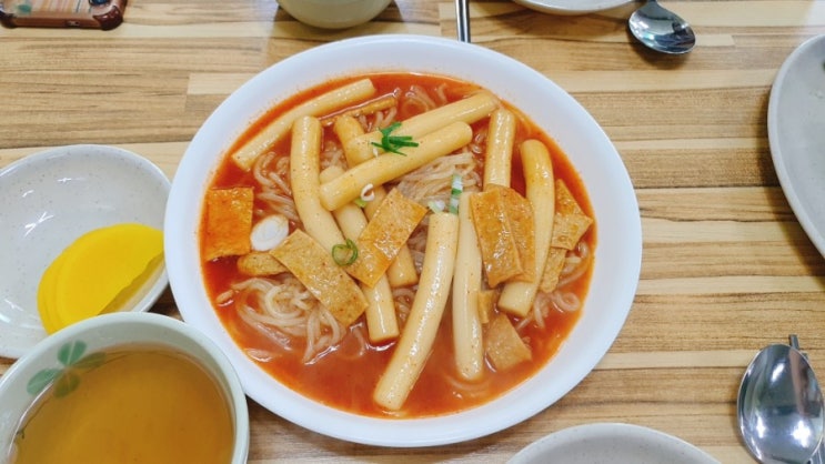 인천3대떡볶이집 남동공단에 있는 소스가 얼큰한 공단떡볶이