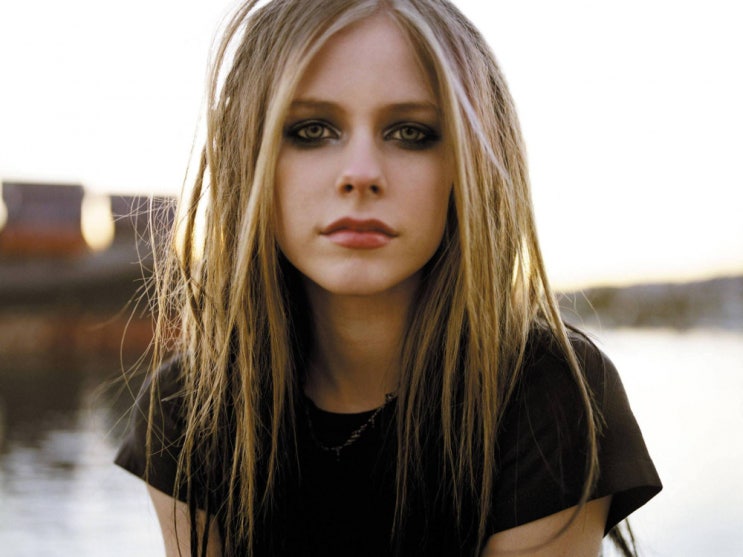 에이브릴 라빈(Avril Lavigne) - sk8er Boi 가사 듣기 해석