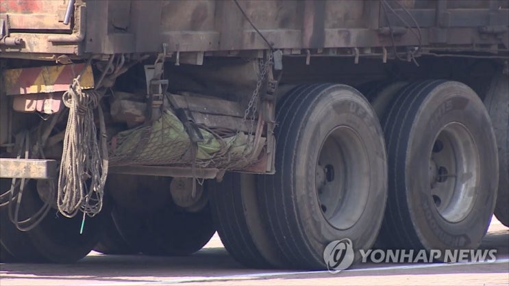 "화물차 유가보조금 부정수급 매년 2천600건…절반도 환수 못해" "화물차 유가보조금 부정수급 매년 2천600건…절반도 환수 못해"