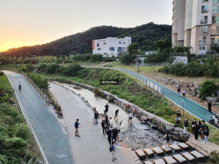  아이와 함께, 민락천 산책