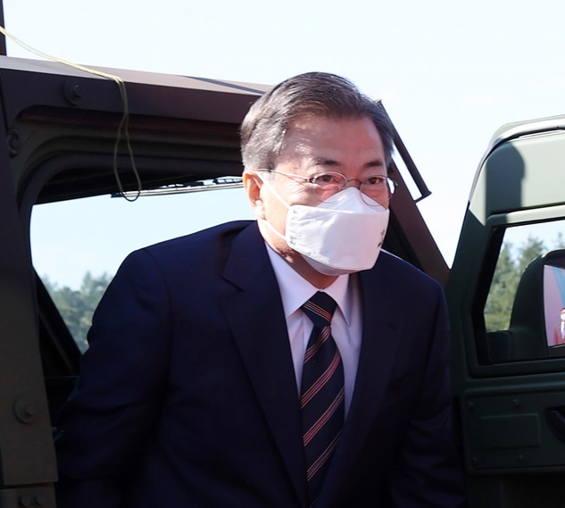  [시사] 72주년 국군의 날 행사에 참석한 문재인 대통령