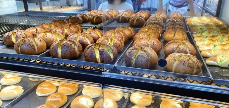  맛있는 로컬 빵집 BAKER TALENT (베이커탈렌트) 브레드톡(BreadTalk)과 포리브즈(Fourleaves)보다 맛있어요.