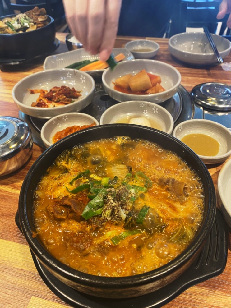 내용물과 맛 두마리 토끼를 모두 잡은 새솔동맛집 99감자탕 !!