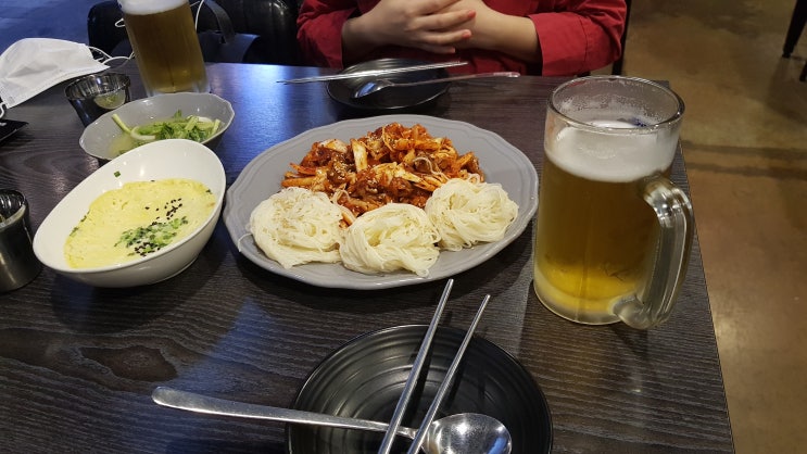  장지역 술집  우리시대포장마차 골뱅이무침과  계란찜 궁합