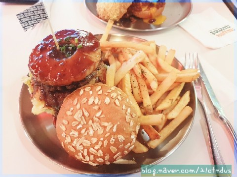  합정역 수제 햄버거 맛집 : 뉴욕아파트먼트 오리지날그릴 [NewYork apartment]에서 -