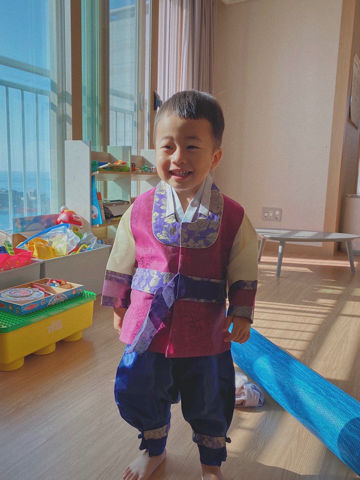  아이가 처음 만든 송편.