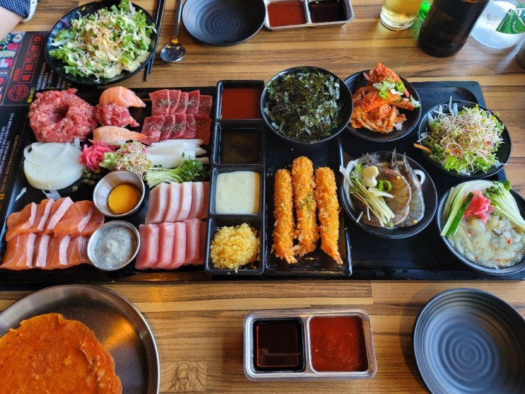  강남 신논현역 김천재의 육회반한연어 무한리필 1미터 먹방맛집 실후기