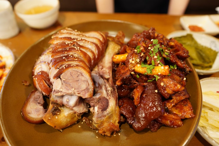  가장맛있는족발 수원 신동점 / 반반족발에 장수막걸리 한잔!