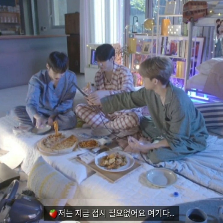 스파게티 너무 맛있어서 접시까지 먹은 빅톤 임세준 스파게티 너무 맛있어서 접시까지 먹은 빅톤 임세준