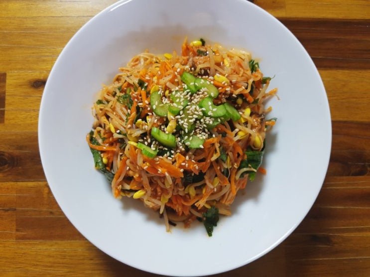  칼로리 부담없이 즐겨보는 콩나물 야채 비빔면