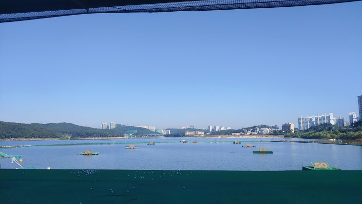  인도어/연습장 방문기(2).기흥수상골프연습장(기흥 호수로 샷을 날리는 인도어 연습장 )