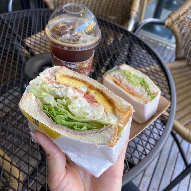  강남역 직장인 간단한 점심 샌드위치 맛있어요.