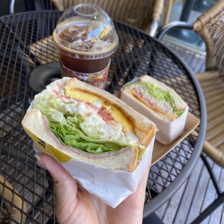 강남역 직장인 간단한 점심 샌드위치 맛있어요.