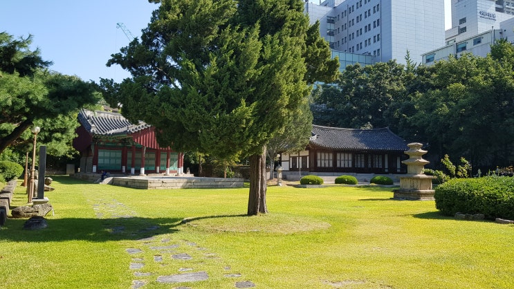  수경원(綏慶園)터와 복원된 광혜원(廣惠院)