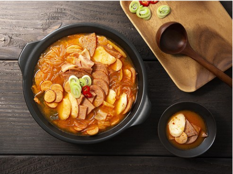  뜨끈한 국물이 생각날 때 부대찌개 어떠세요?