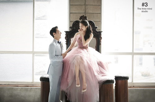  전진 결혼식...'새신랑 충재 본식에 강하고, 동완이 축가는 열정적'