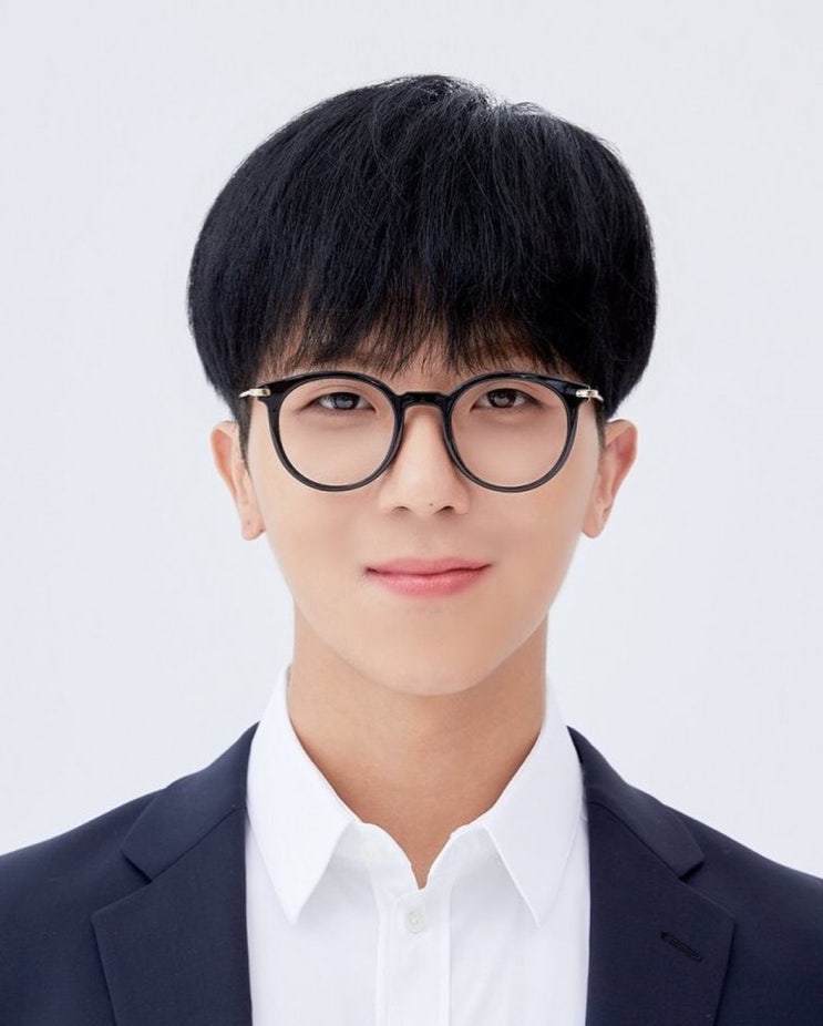 송민호 니베아 입사!? 직장인 부캐 신명한, 흑발 증명사진 대공개! / 순수청담본점 마이노 헤어스타일 송민호 니베아 입사!? 직장인 부캐 신명한, 흑발 증명사진 대공개! / 순수청담본점 마이노 헤어스타일