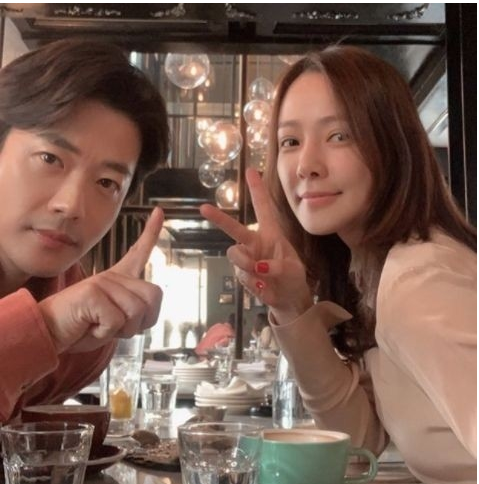  권상우 아내 손태영, 결혼기념일에 로맨틱 투샷