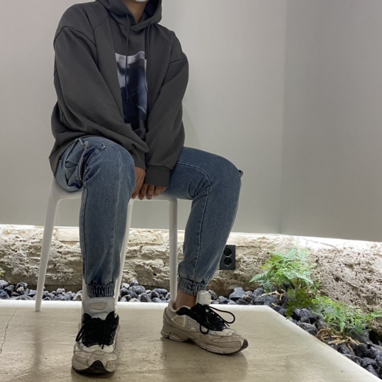  준지 20fw 블루 워싱 사이드 포켓 데님 조거 팬츠
