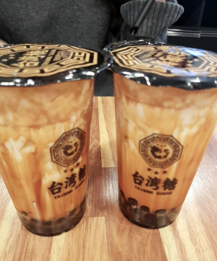 달달한 흑당과 쫀득한 식감의 타피오카, 홍대 밀크티  카페 타이완슈가