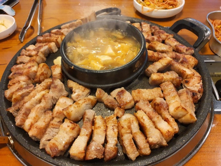  무한리필 삼겹살 '어머나 생고기'