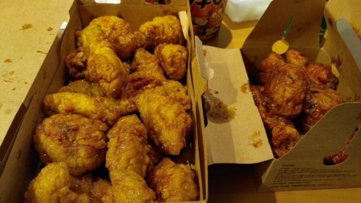  교촌치킨배달 허니콤보 기본 양이 많아진듯? 레드콤보 1/2 추가