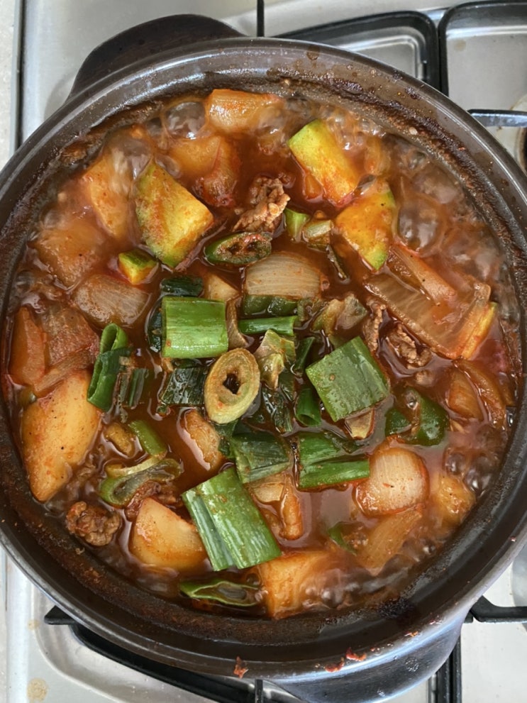  명절음식먹고느끼한속얼큰한고추장찌개로!