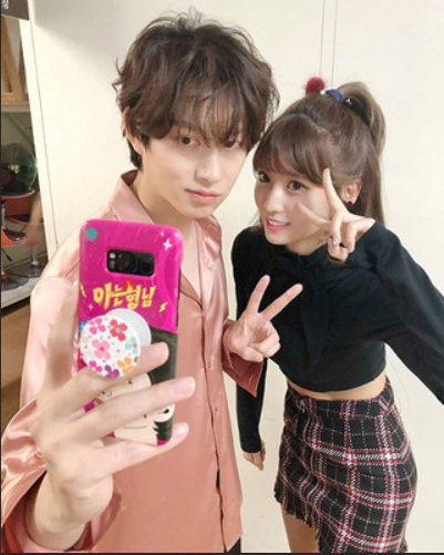  ##김희철  모모 열애인정/ 3년동안 이어진 연애 나이차이 열애설인정 + 트와이스 디씨갤러리반응