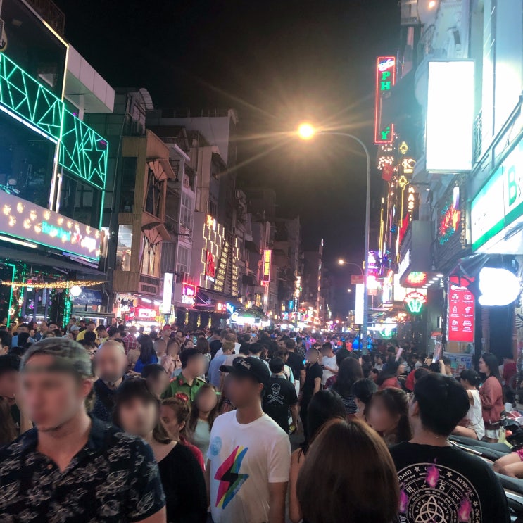  1월1일 베트남에서 새해맞이(_ Bui vien Street)