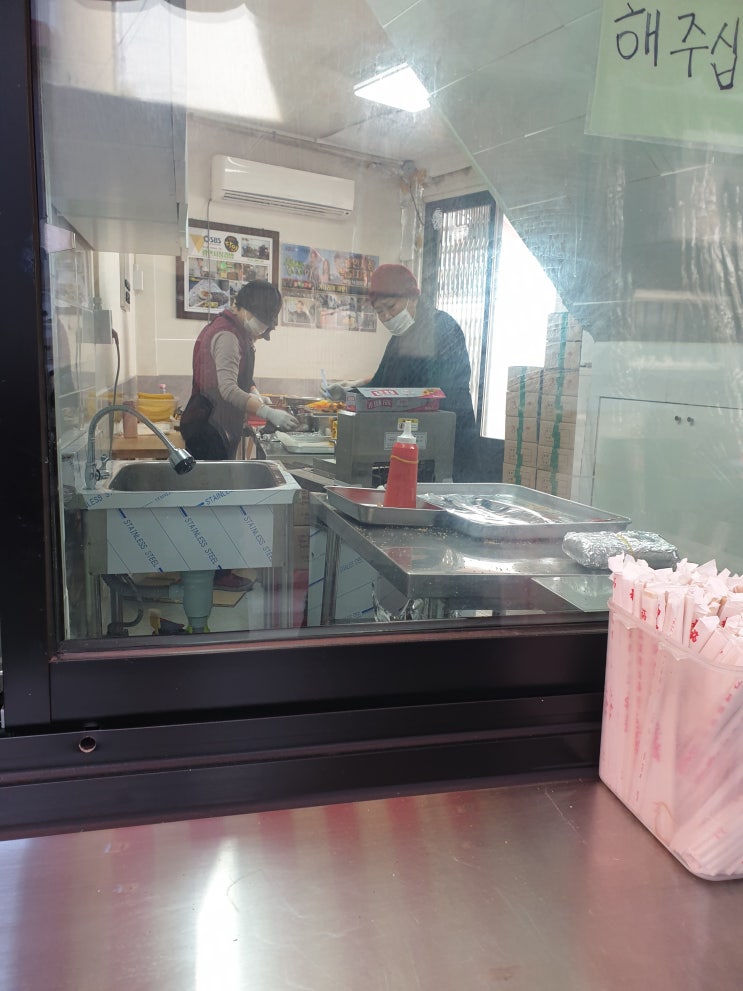  아침 한끼로도 부족함없는 김밥