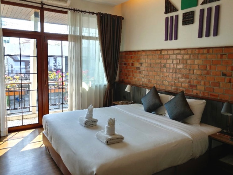  치앙마이 가성비호텔 올드시티 월인 Old City Wall Inn Hotel 카페와 조식까지