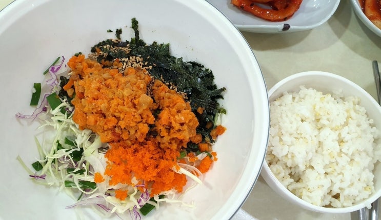  동해 해변으로 성게 비빕밥과 대게