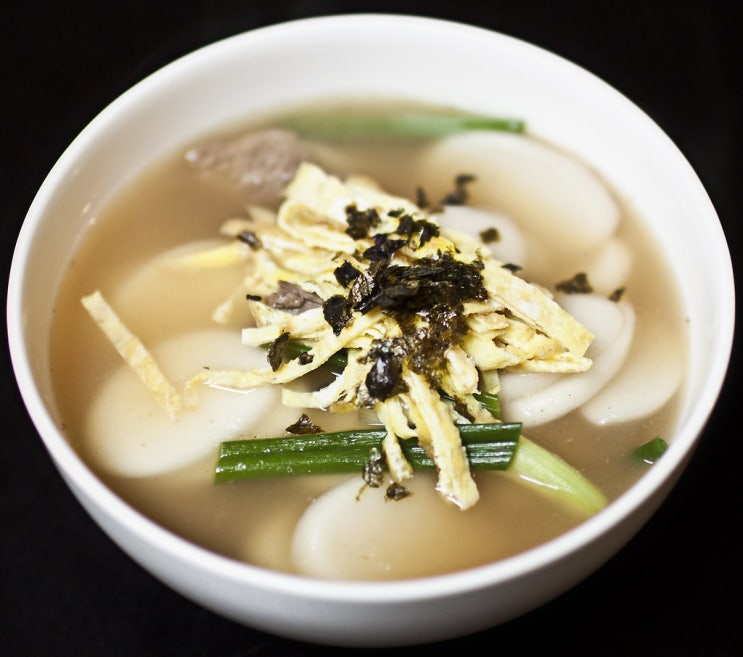 What One bows  of rice cake soup means in Korea? 떡국 한 그릇의 의미