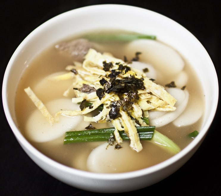  What One bows  of rice cake soup means in Korea? 떡국 한 그릇의 의미