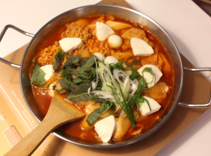  신사역 가로수길 밀떡팩토리 젊음감성 톡톡 신사동 떡볶이