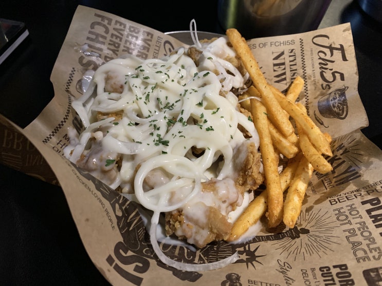홍대 치킨 맛집! 종류 다양하고 무한리필 되는 '후치오스' 홍대 치킨 맛집! 종류 다양하고 무한리필 되는 '후치오스'