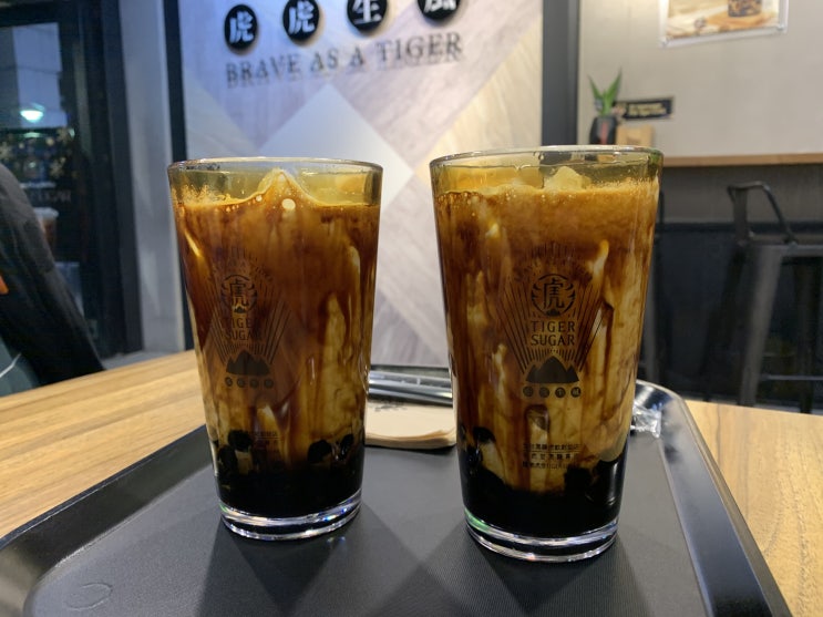 타이거슈가 홍대 본점 흑당밀크티 리뷰!! 타이거슈가 홍대 본점 흑당밀크티 리뷰!!
