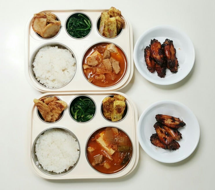 일주일의 중간 수요일 밥상 매콤닭날개구이 얼큰김치찌개 일주일의 중간 수요일 밥상 매콤닭날개구이 얼큰김치찌개